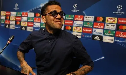 Barca chẳng thiếu gì ngoài Dani Alves