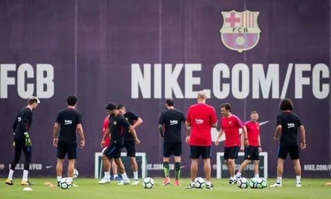 Barca hội quân, sao lớn vẫn vắng mặt