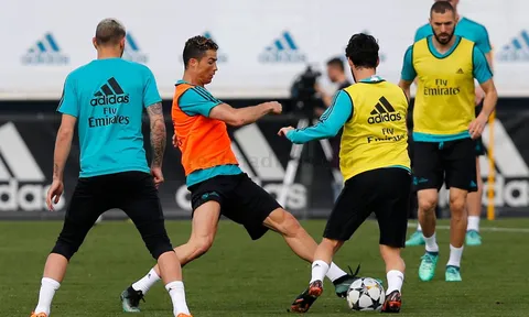 Barca khiêu khích, Real Madrid lặng lẽ tập luyện chờ Champions League