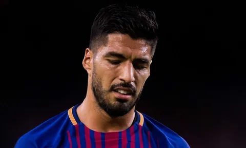 Barca tiếp tục đón hung tin từ Suarez