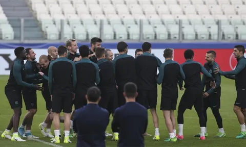 Barca và tiếng nói từ phòng thay đồ: Hết nước thì tát gì?
