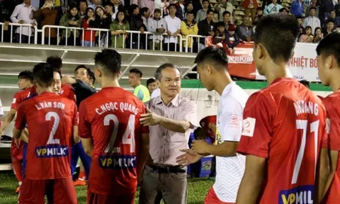 Bầu Đức nhắn tin “đuổi” ngoại binh trận HAGL vs Hà Nội