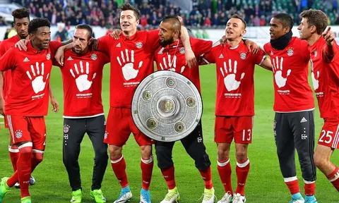 Bayern Munich vô địch Bundesliga: Điều hiển nhiên khó chịu!