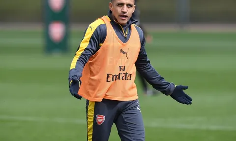 Bayern nâng giá Sanchez, Arsenal mừng thầm