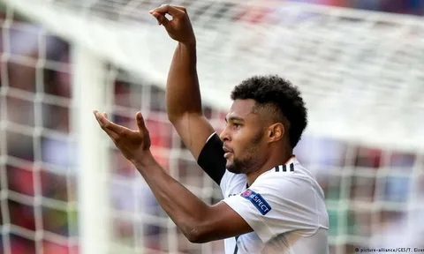 Bayern xác nhận để Serge Gnabry "du học"