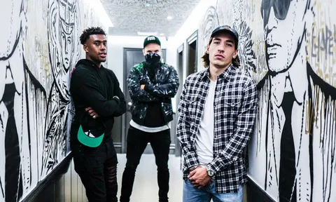 Bellerin và Iwobi đắm chìm trong thế giới 'Endless'