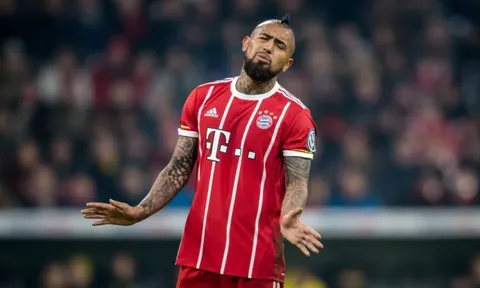 Bênh Juventus, Arturo Vidal phẫn nộ khi thấy Ronaldo hưởng pen