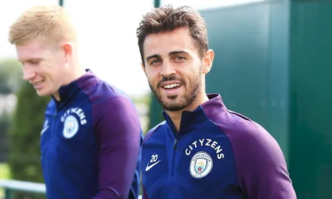 Bernardo Silva rạng rỡ trong ngày đầu tập cùng Man City