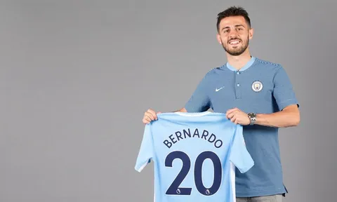 Bernardo Silva tươi tắn khoe áo đấu mới tại Man City