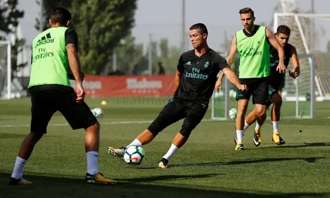 Bị cấm thi đấu, Ronaldo vẫn miệt mài tập luyện cùng Real