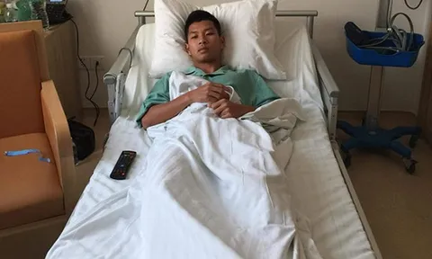 Tiền vệ Khánh Hòa gãy xương sườn, HLV tố ban tổ chức vô tâm?