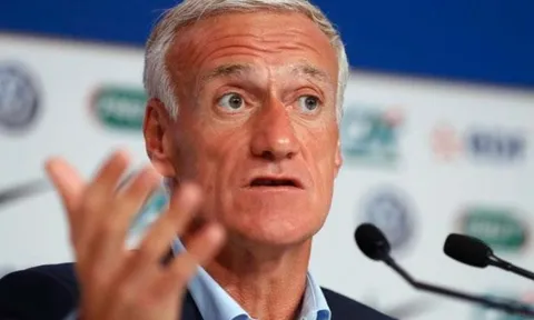 Kẻ khóc người cười vì... Didier Deschamps