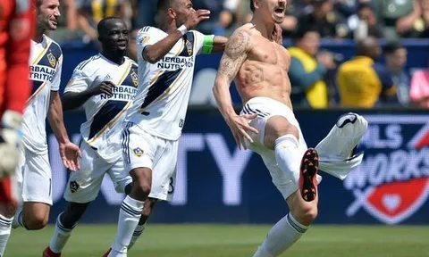 Bị Pogba "vuốt râu hùm", đây là phản ứng của Ibrahimovic!