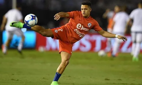 Bí quyết thành công của Alexis Sanchez là nói chuyện với... chó