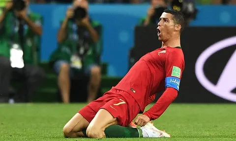Biến De Gea thành 'trò hề', Ronaldo tự tay mang về điểm số cho Bồ Đào Nha