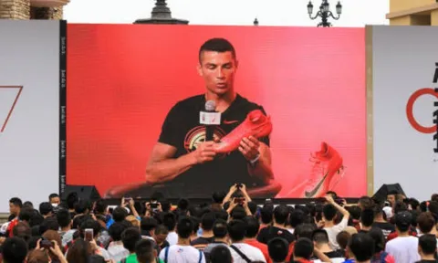 Bỏ rơi Juventus, Ronaldo tới Trung Quốc 'kiếm tiền'