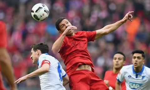 Bốc thăm play-off Champions League: Napoli và Liverpool đụng 'thứ dữ'