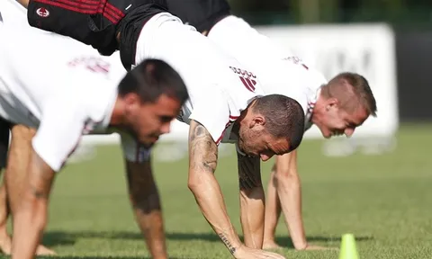 Bonucci đỏ mặt vì bài tâp của Montella
