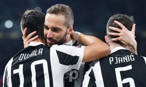Bonucci hạ gục Buffon, nhưng Milan không thể ngăn Juventus