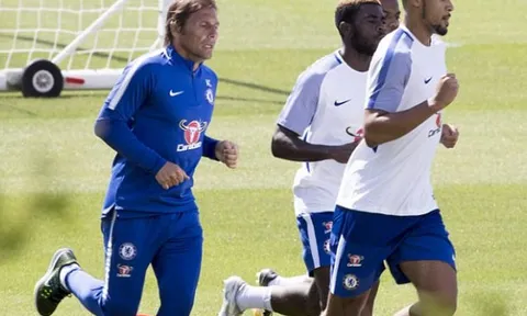 Buổi tập đầu của Chelsea, Conte đang lo?