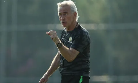 HLV Van Marwijk tự móc tiền túi thuê trợ lý