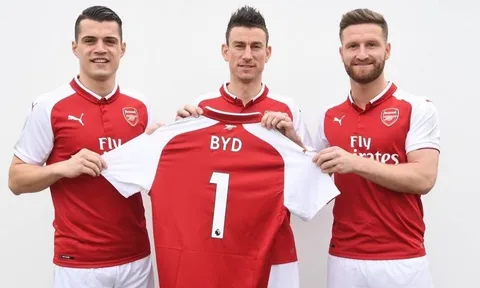 Arsenal bị lừa khi ký hợp đồng với công ty Trung Quốc?