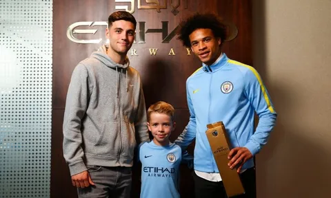 Sane nhận giải, hào hừng tập luyện cùng Man City