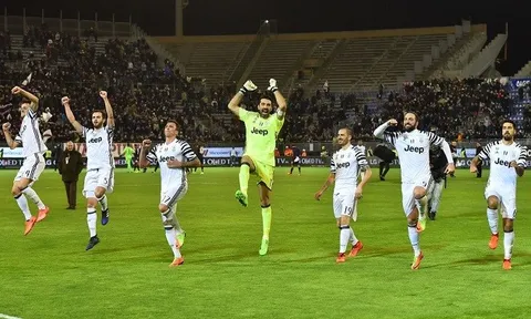 Cách hàng thủ Juve khiến Barca câm lặng