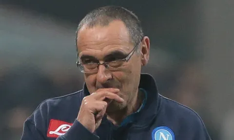 Cãi nhau với chủ tịch, ngày Sarri rời Napoli đã cận