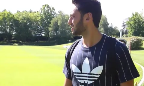 Calhanoglu ngượng ngùng tham quan 'nhà' mới tại Milan