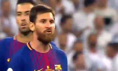 Cận cảnh pha chọc tức Messi của Ramos