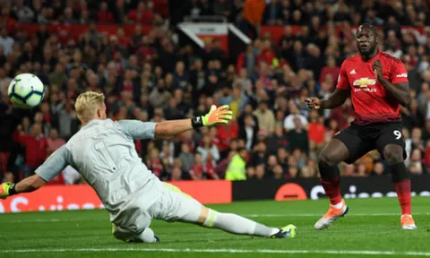 Cận cảnh pha hỏng ăn 'không thể tin được' của Lukaku
