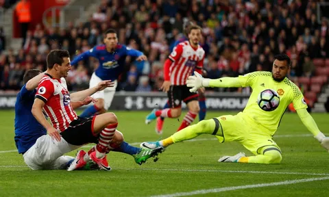 Cản phá penalty, Romero giúp Man United ngăn chặn trận thua thứ 3 liên tiếp