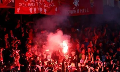Cảnh sát vào cuộc vụ CĐV Liverpool “chào đón” Man City