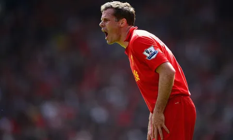 Carragher giục Liverpool mua gấp 3-4 tân binh