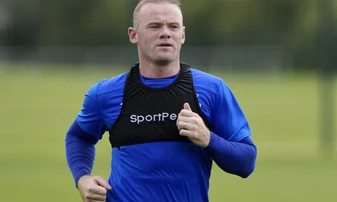 Carrick không hề vui khi Rooney chuyển đến Everton