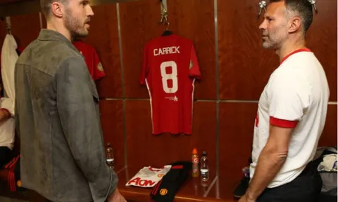 Carrick tất bật đi thăm từng người bạn cũ tại Old Trafford
