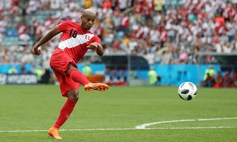 Carrillo lập siêu phẩm volley, Peru ngẩng cao đầu rời World Cup 2018