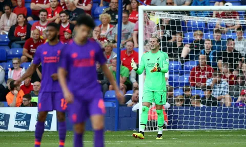 Casillas nóng mặt, đứng ra bảo vệ Karius