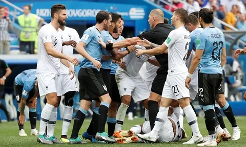 Cầu thủ Uruguay đòi 'tẩn' Mbappe vì ăn vạ như Neymar