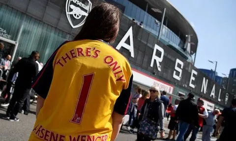 CĐV Arsenal tri ân 'chỉ có một Wenger' trước giờ G