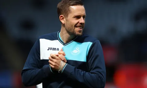 CĐV Everton 'điên loạn' trước ngày Sigurdsson đi vào lịch sử