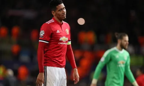 CĐV Man United muốn Mourinho "bỏ rơi" Smalling