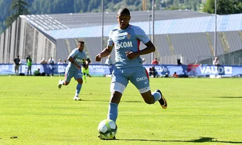 CĐV Real "tuyệt vọng" với Mbappe