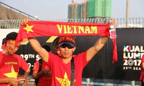 CĐV Việt Nam háo hức trước trận U22 Việt Nam - U22 Philippines