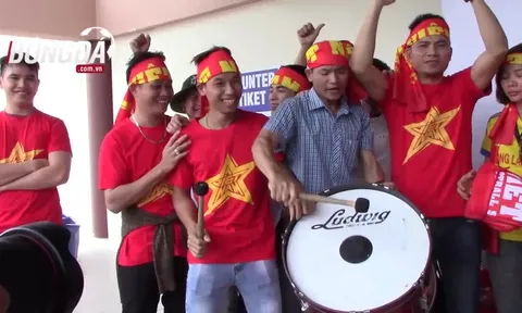 CĐV Việt Nam 'cháy hết mình' với thầy trò Hữu Thắng