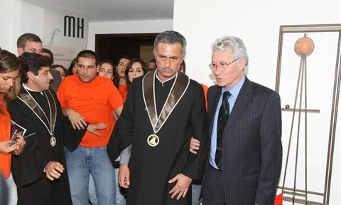 Cha của HLV Mourinho qua đời