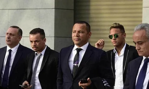Cha Neymar lần đầu lên tiếng: Tôi đã cố thuyết phục con trai ở lại Barca
