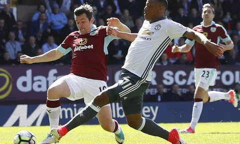 Chấm điểm M.U trận gặp Burnley: Giá trị Pogba; Martial 'trả lời' Mourinho