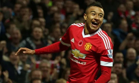 Chân Lingard rách một đường dài khiến NHM lo lắng